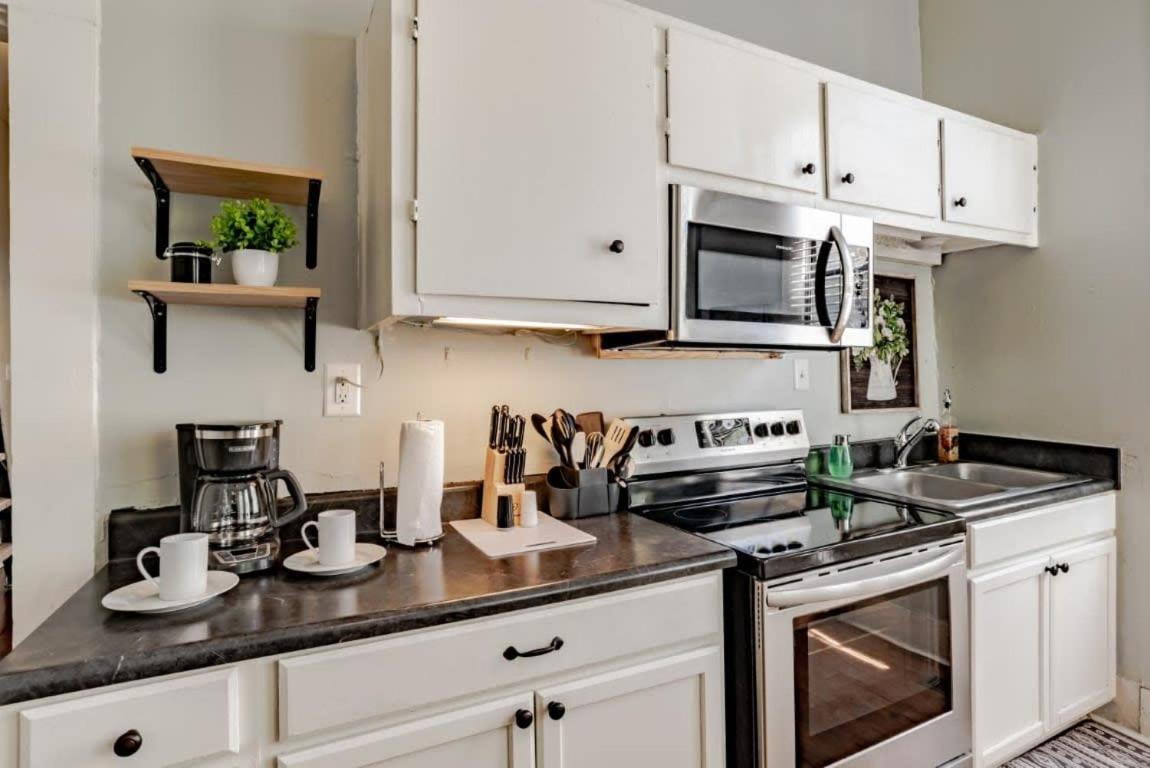 Mins From Downtown & Dining, Dauphin Darling 2 Apartment Mobile Exterior photo