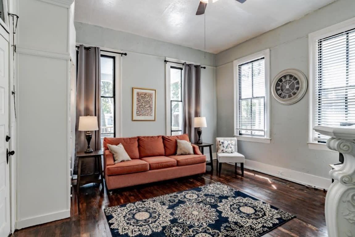 Mins From Downtown & Dining, Dauphin Darling 2 Apartment Mobile Exterior photo